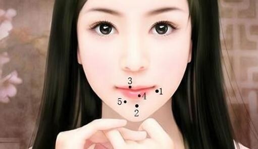（李向东）女人嘴巴周围长痣代表什么?